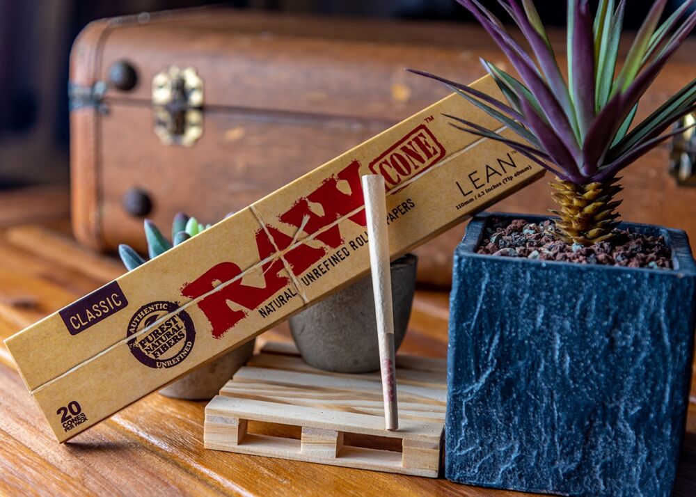 RAW Classic Lean PreRolled Cones King Size (20 Pack) Smoke Cargo