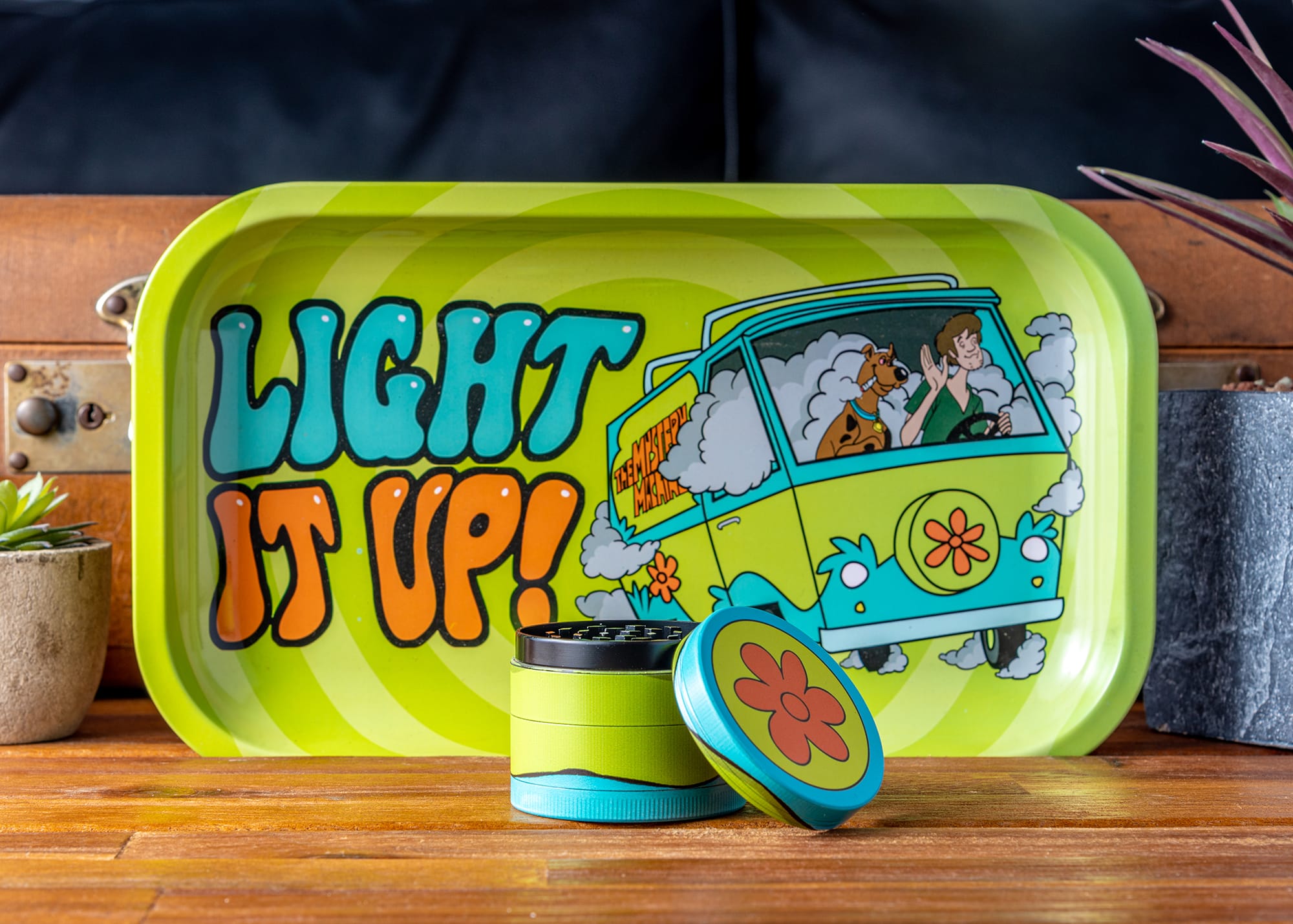 Puff Plate Light It Up  Scooby  Matching Tray & Grinder Set - Smoke Cargo